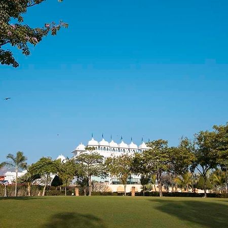 Radisson Blu Udaipur Palace Resort & Spa מראה חיצוני תמונה