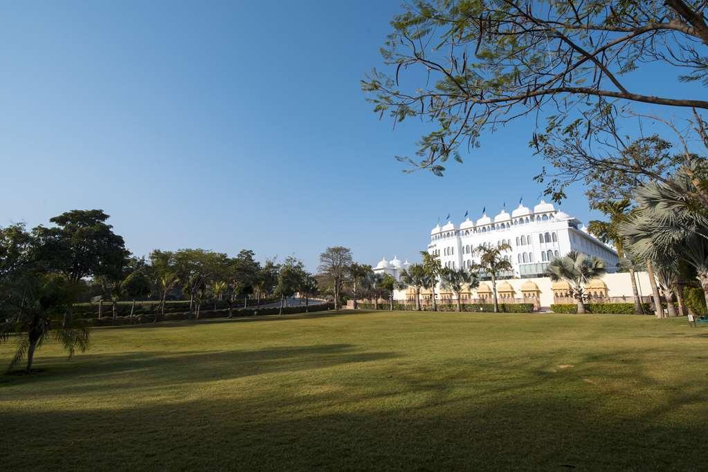 Radisson Blu Udaipur Palace Resort & Spa מראה חיצוני תמונה