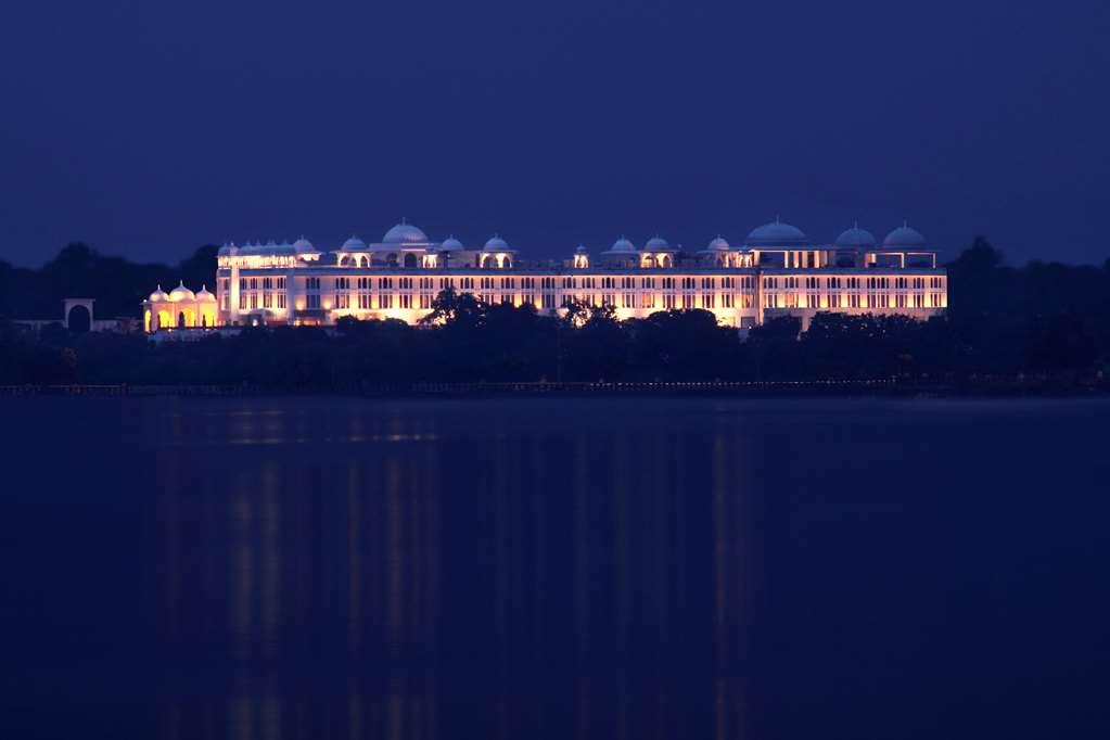 Radisson Blu Udaipur Palace Resort & Spa מראה חיצוני תמונה