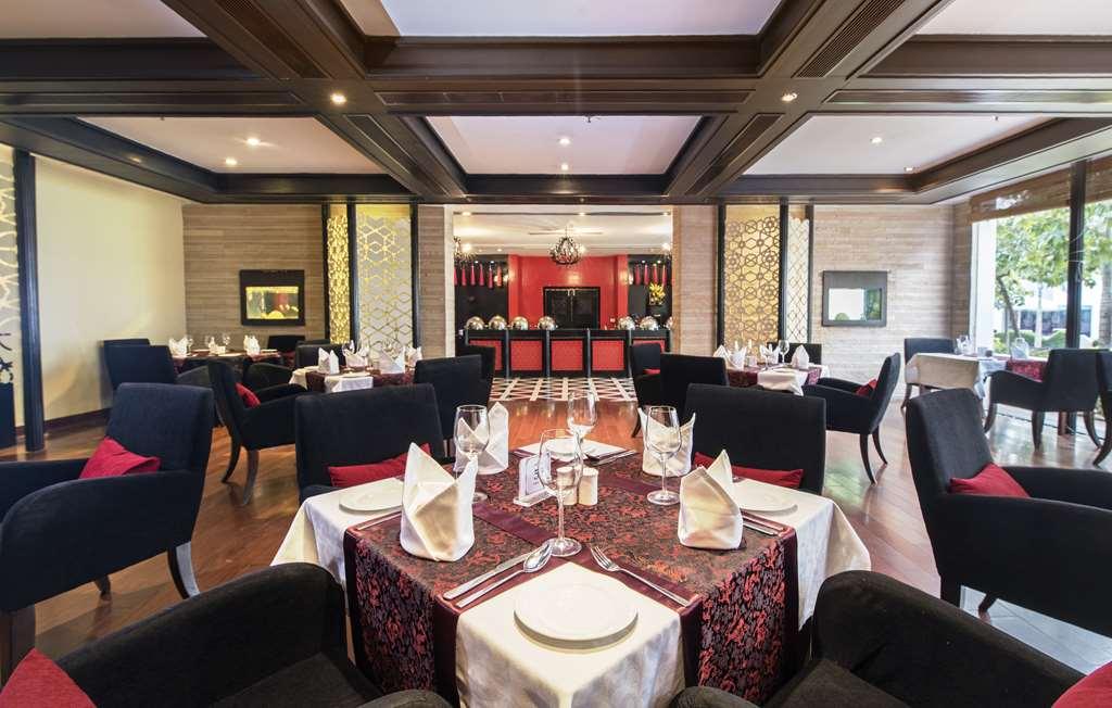 Radisson Blu Udaipur Palace Resort & Spa מסעדה תמונה
